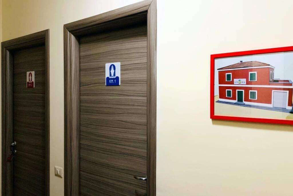 Casa Cantoniera-Guest House : Costruite Il Viaggio Pompeji Exteriör bild
